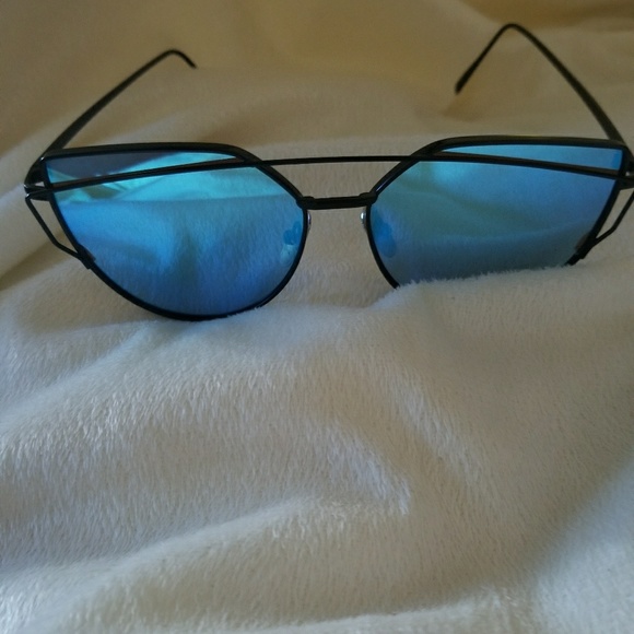 NEW Sunglasses - Picture 2 of 3